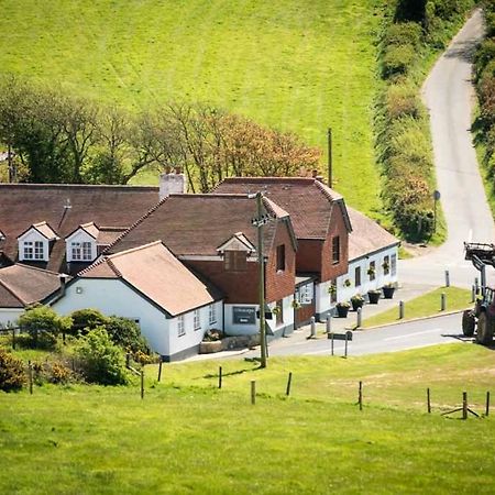The Chequers Inn Rookley エクステリア 写真