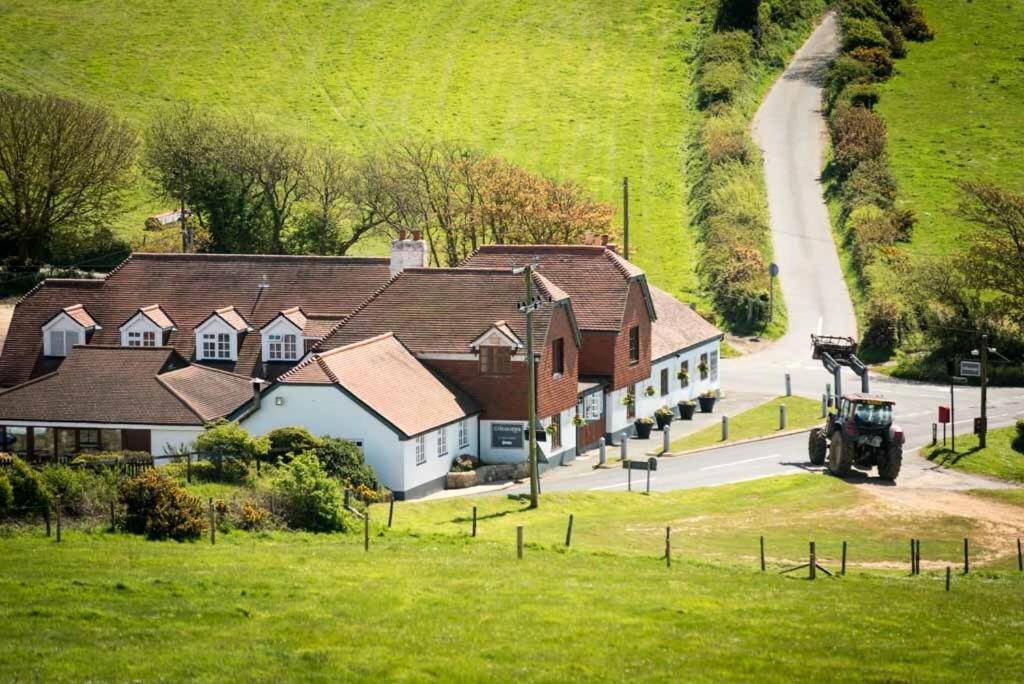The Chequers Inn Rookley エクステリア 写真